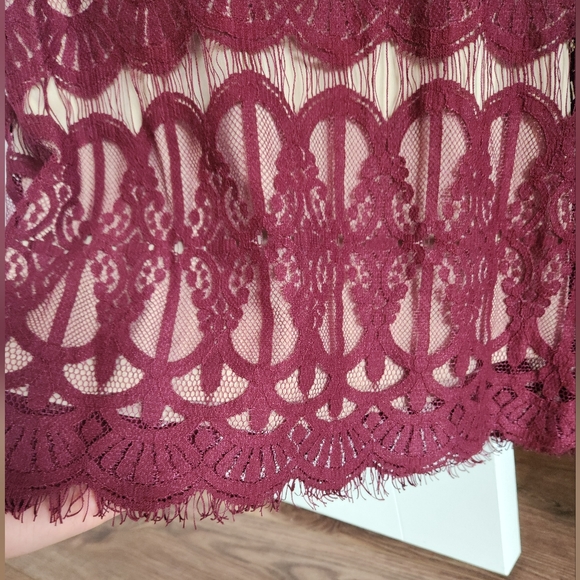 Mock-neck lace top - Picture 5 of 15